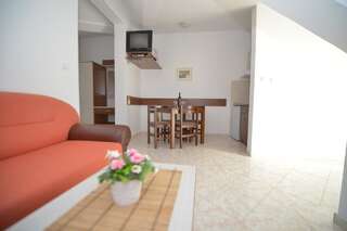 Апартаменты Apartments and Studios Jokić Тиват Апартаменты-студио с балконом и видом на море-5